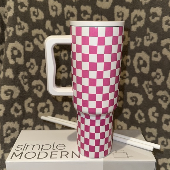 Simple Modern TREK 40oz Tumbler in Bubblegum Checkmate 😍 New 🆕 & Never Used 😍 - Picture 10 of 17